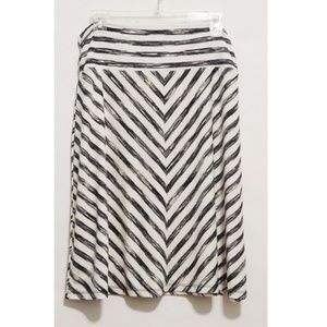 NWOT KNEE-LENGTH SKIRT BLACK AND WHITE -1055EE